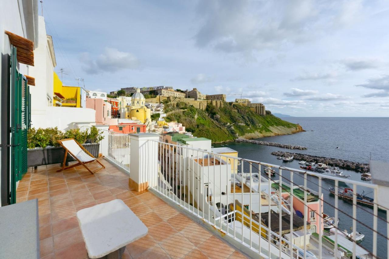 Апартаменты Torretta Corricella- Punta Pizzaco Прочида Экстерьер фото