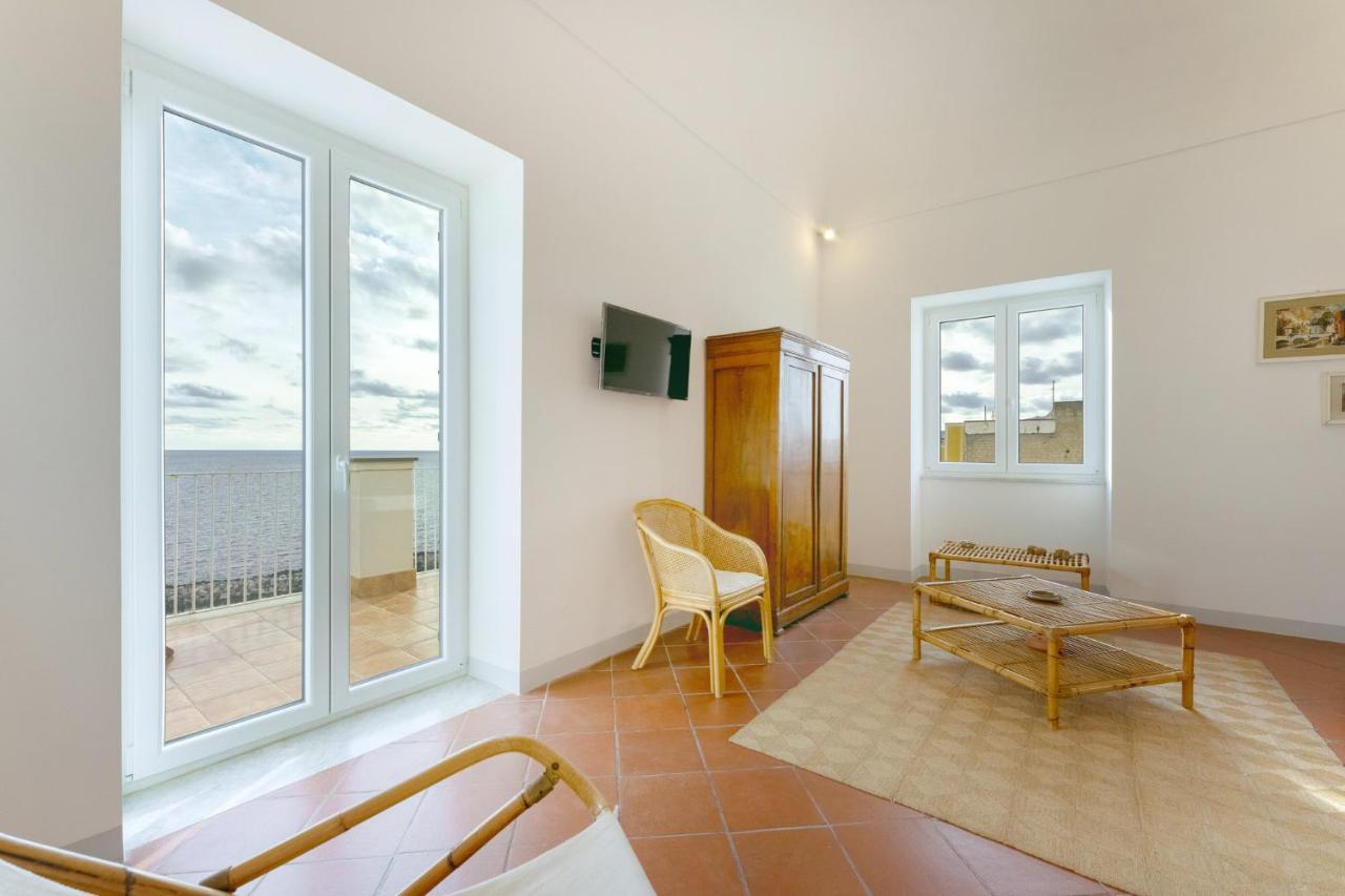 Апартаменты Torretta Corricella- Punta Pizzaco Прочида Экстерьер фото