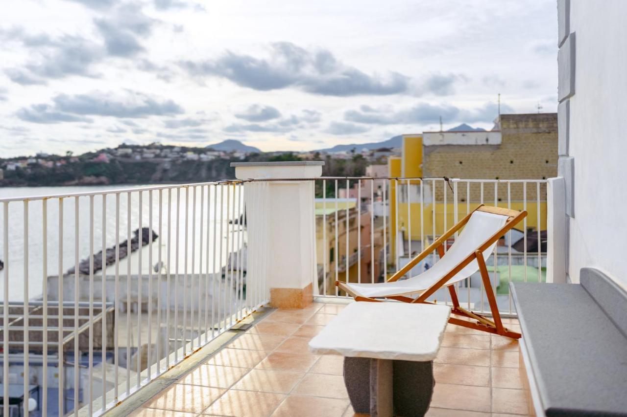 Апартаменты Torretta Corricella- Punta Pizzaco Прочида Экстерьер фото