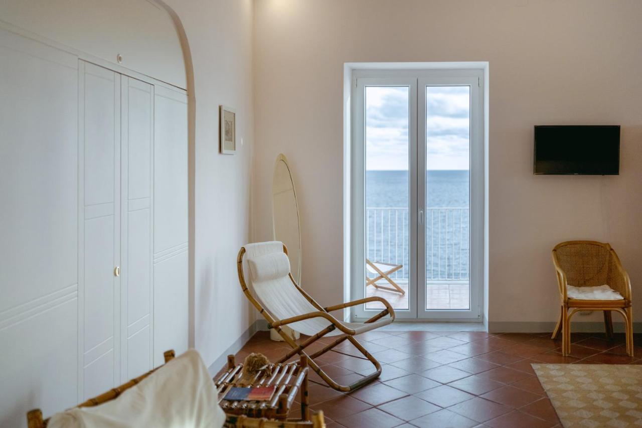 Апартаменты Torretta Corricella- Punta Pizzaco Прочида Экстерьер фото
